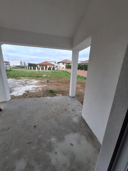 Duplex cu 5 camere cu Canalizare în Dumbrăvița