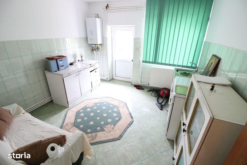 Casă cu 3 camere în Vânători