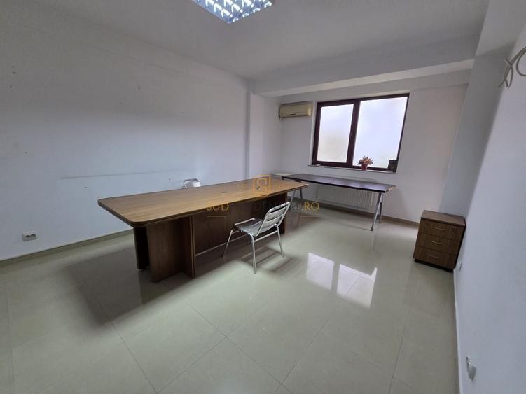 Apartament cu 4 camere decomandat în Olteniței