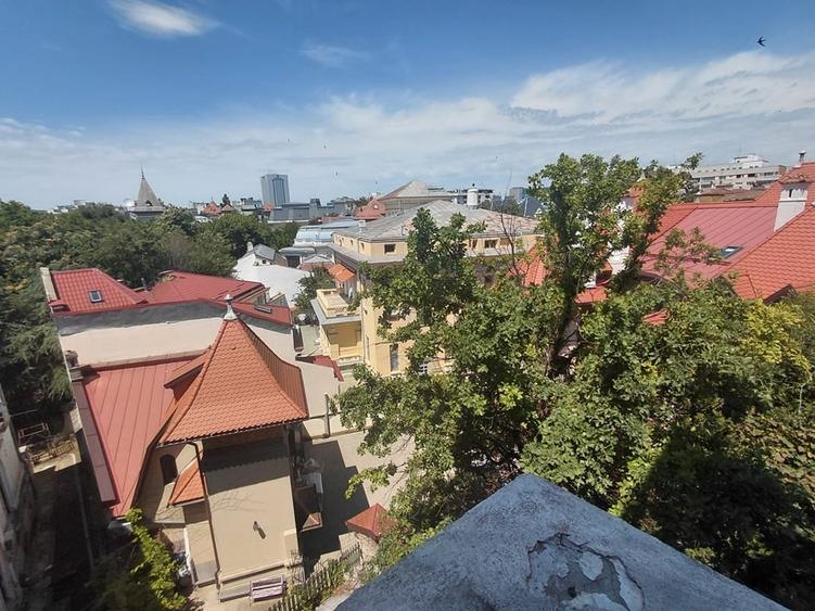 Apartament cu 3 camere semidecomandat în Grădina Icoanei