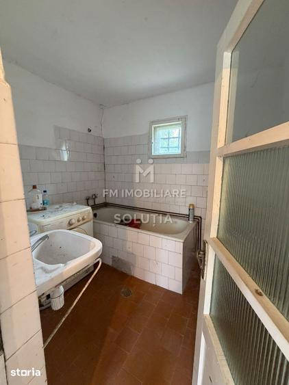 Casă cu 2 camere cu Teren 2200 Mp în Central