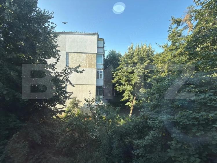 Apartament cu 4 camere semidecomandat în Sud