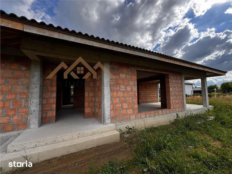 Casă cu 4 camere cu Teren 750 Mp în Groși