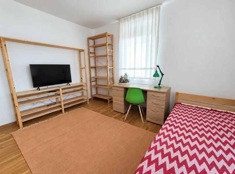 Apartament cu 3 camere decomandat, mobilat în Europa
