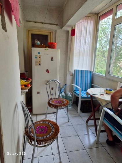 Apartament cu 3 camere decomandat în Drumul Sării