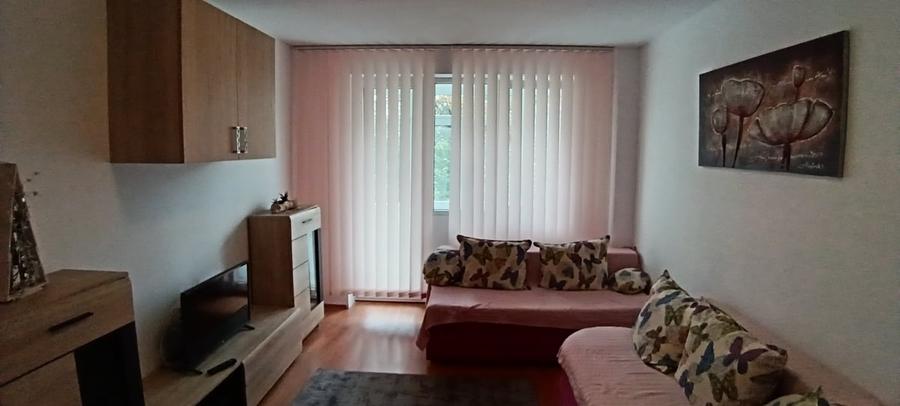 Apartament cu 3 camere semidecomandat în Tineretului