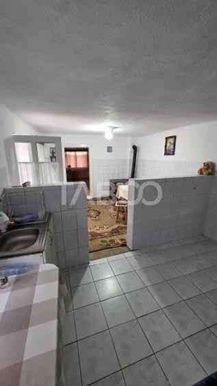 Casă cu 3 camere cu Teren 5859 Mp în Deal