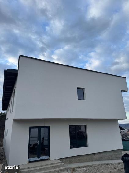 Casă cu 4 camere cu Teren 250 Mp în Găvana