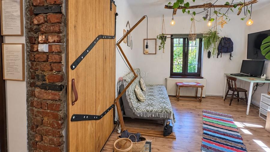 Apartament cu 2 camere, mobilat în Central