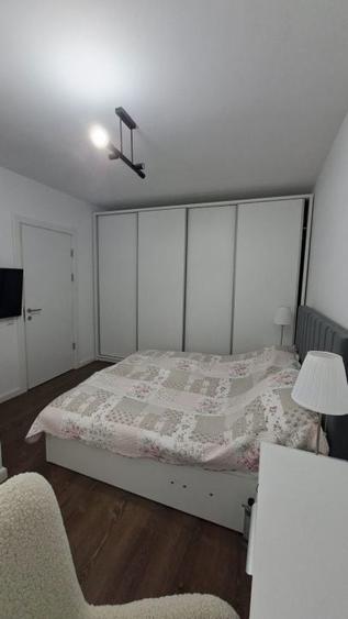 Apartament cu 2 camere circular, mobilat în Est