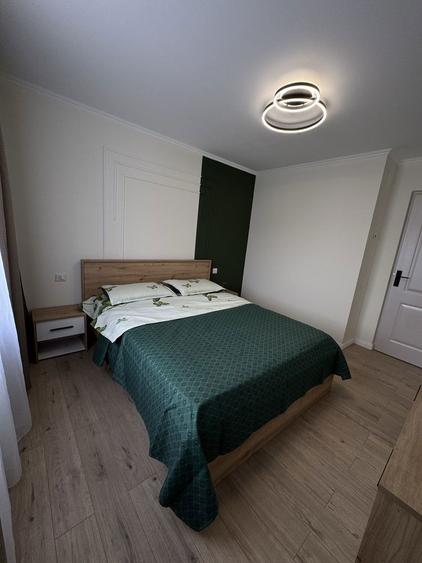 Apartament cu 3 camere semidecomandat în Central