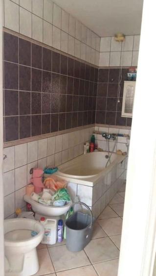Casă individuală cu 3 camere cu Canalizare în UTA