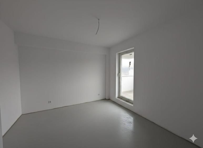 Apartament cu 4 camere semidecomandat în Florești