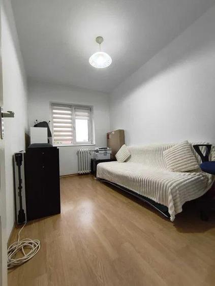 Apartament cu 3 camere decomandat în Păcurari