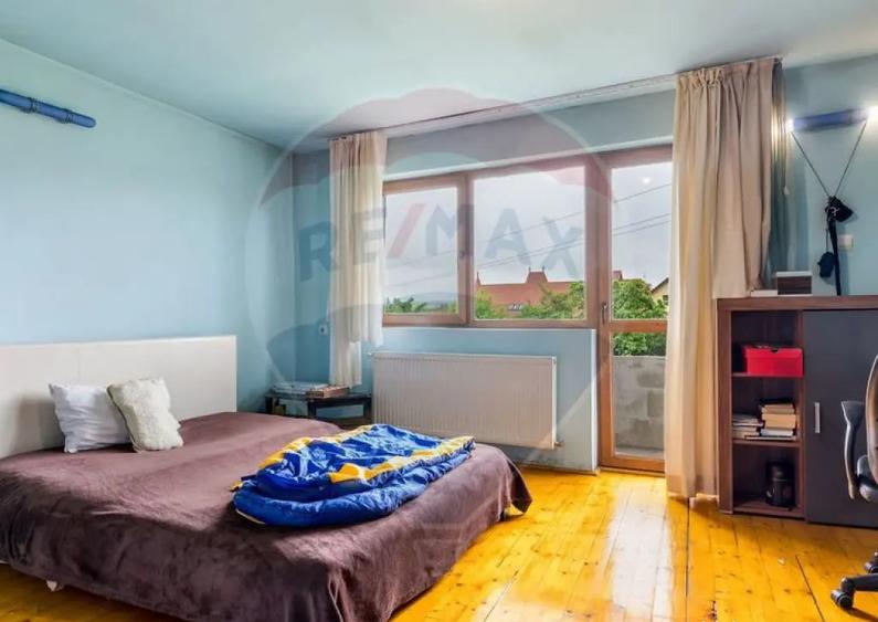 Casă cu 6 camere cu Teren 1007 Mp în Central