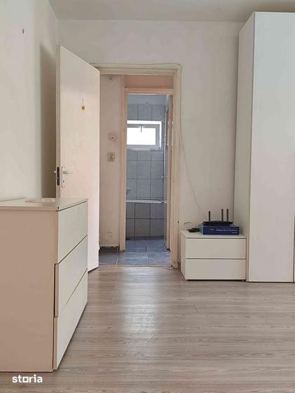 Apartament cu 2 camere semidecomandat în Craiovița Nouă