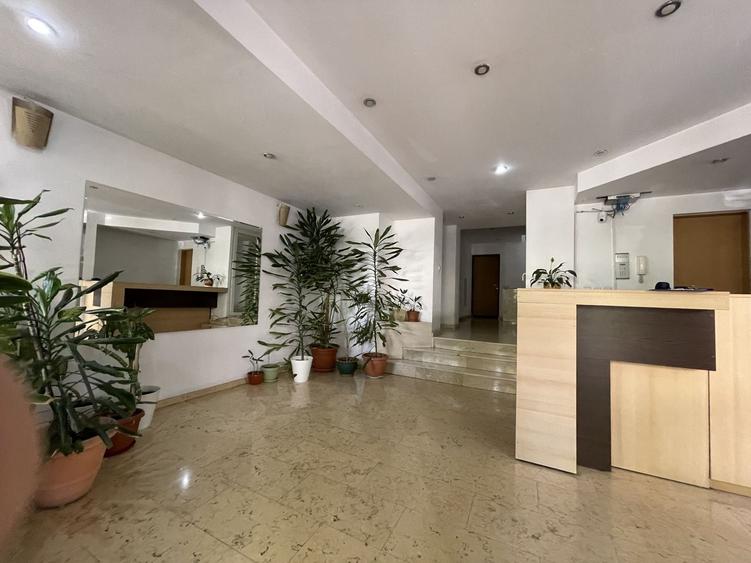 Apartament cu 4 camere decomandat, mobilat în Herăstrău