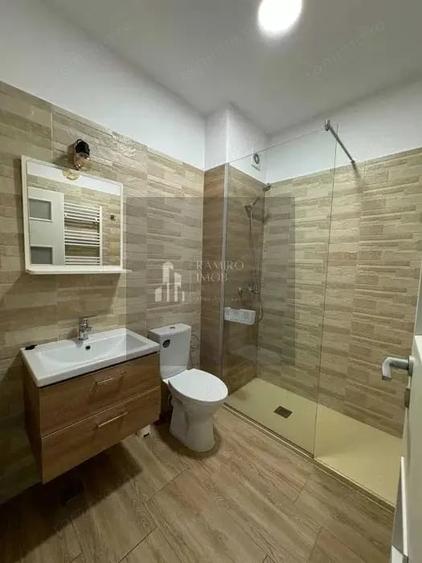 Apartament cu 3 camere semidecomandat în Metalurgiei