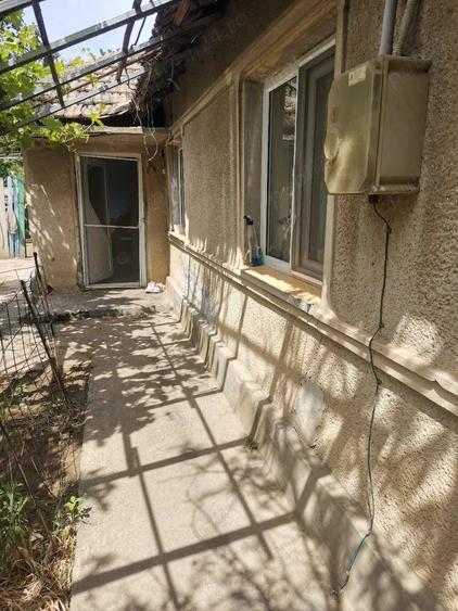 Casă cu 3 camere cu Teren 1000 Mp în Hârșova