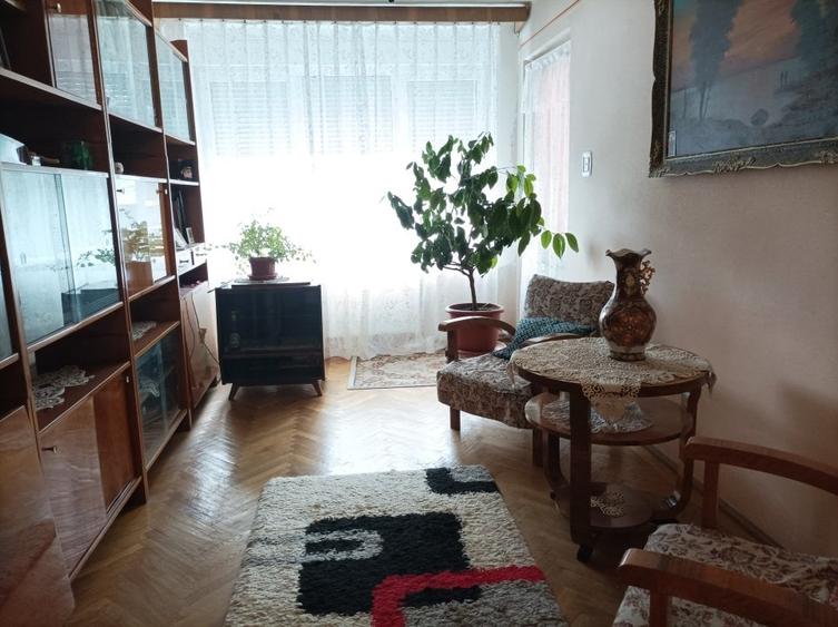 Apartament cu 4 camere semidecomandat în Griviței