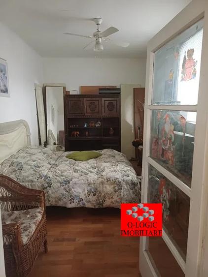 Apartament cu 4 camere semidecomandat, mobilat în Central