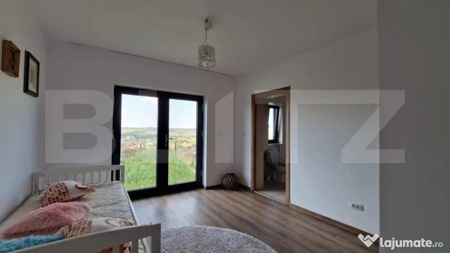 Casă cu 4 camere cu Teren 480 Mp în Cornești