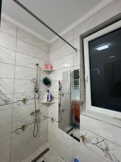 Apartament cu 3 camere decomandat, mobilat în Exterior Nord