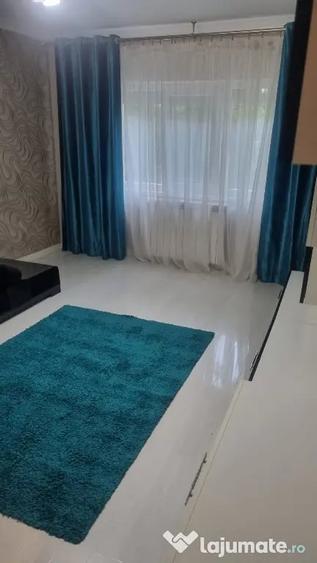 Apartament cu 3 camere decomandat în Vest