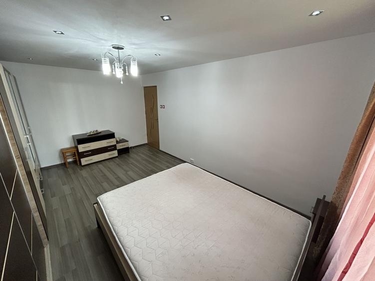 Apartament cu 2 camere decomandat în Girocului