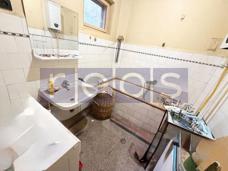 Casă individuală cu 8 camere cu Canalizare în P-ța Alba Iulia