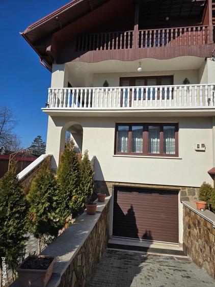 Casă cu 6 camere în Roman