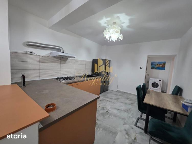 Apartament cu 5 camere decomandat în Girocului