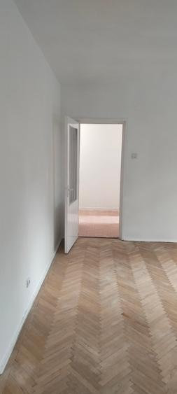 Apartament cu 3 camere semidecomandat în Nord