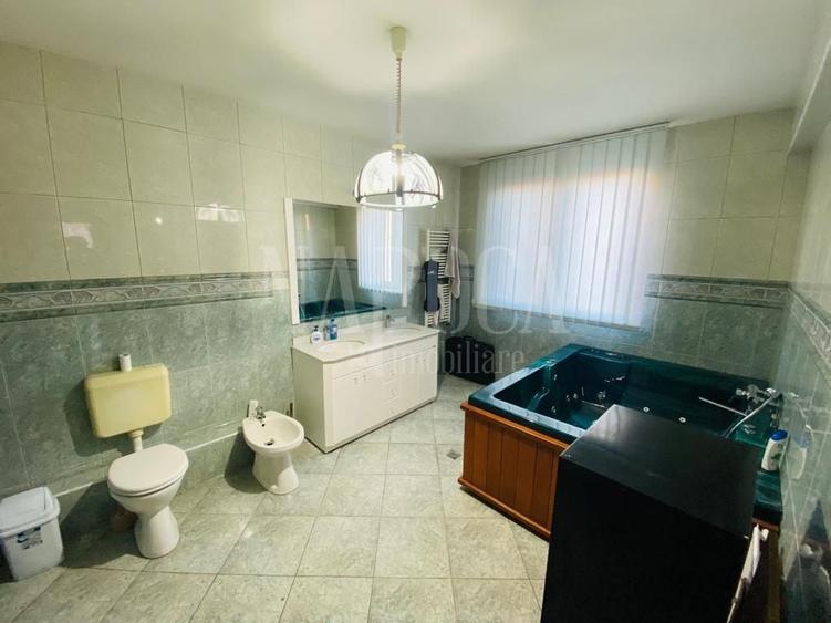 Casă individuală cu 13 camere cu Canalizare în Gruia