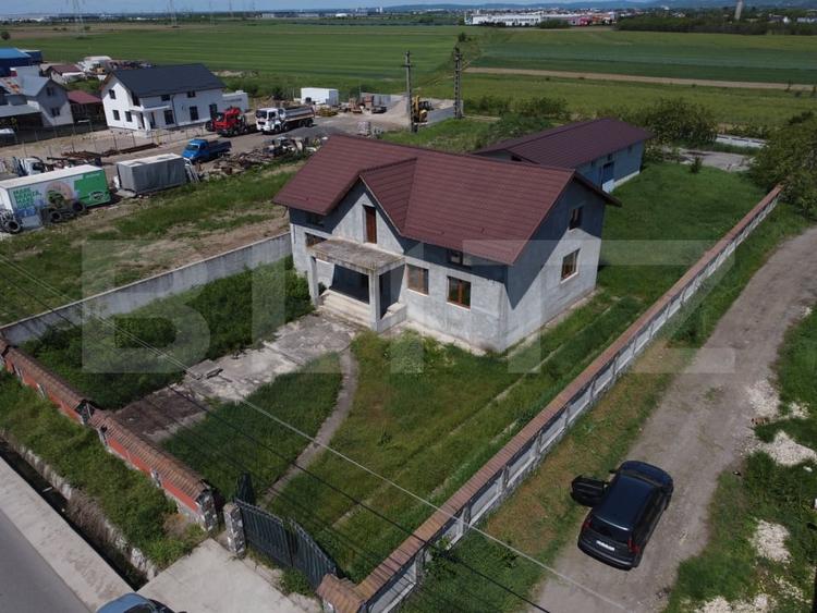 Casă individuală cu 5 camere cu Canalizare în Lazuri