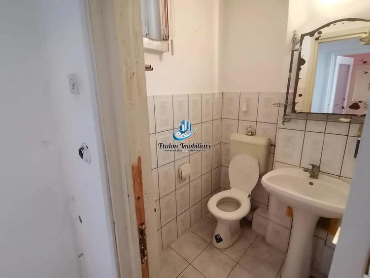 Apartament cu 3 camere semidecomandat în Dărmănești