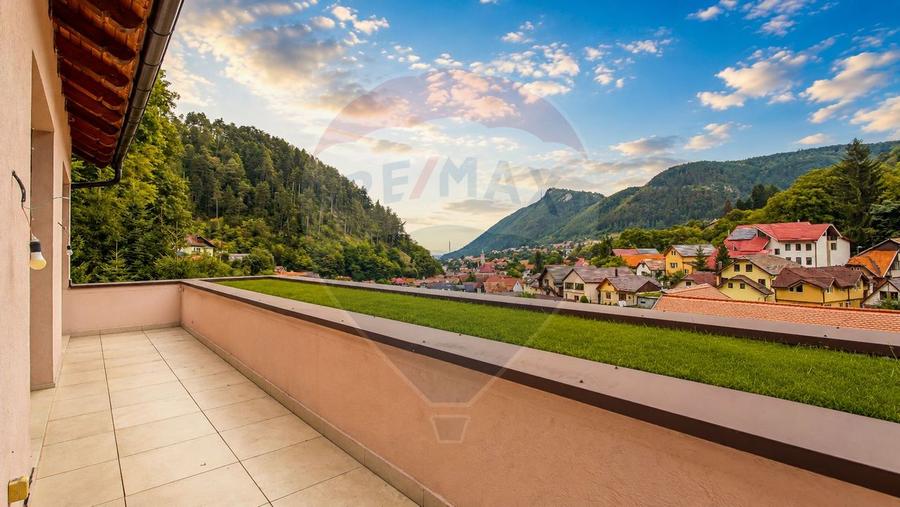 Penthouse cu 4 camere semidecomandat în Schei