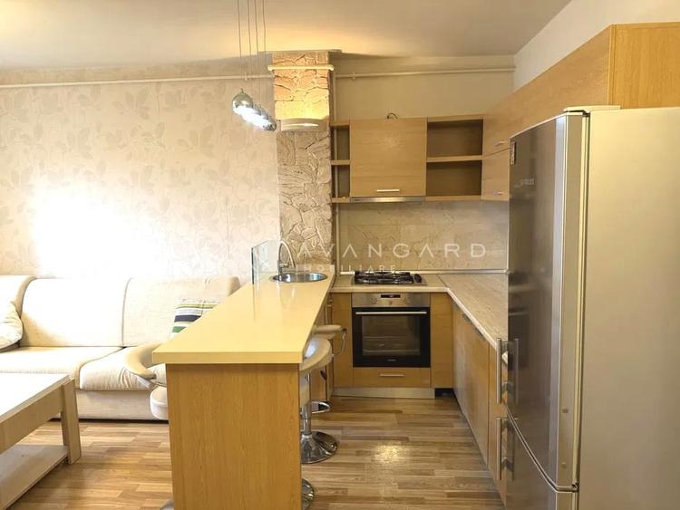 Apartament cu 2 camere semidecomandat, mobilat în Zorilor