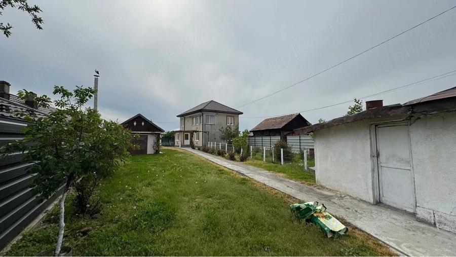 Casă cu Teren 5500 Mp în Bălteni
