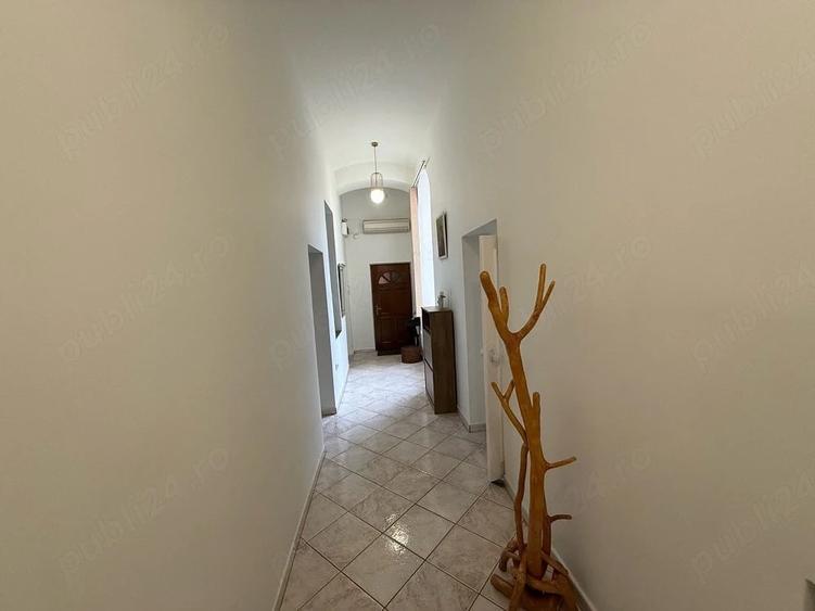 Apartament cu 4 camere decomandat în Podgoria
