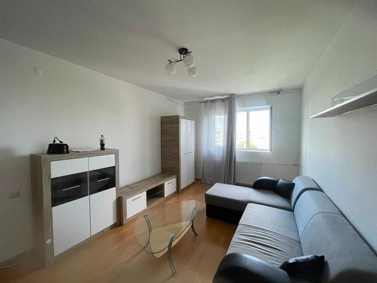 Apartament cu 2 camere decomandat în Titan
