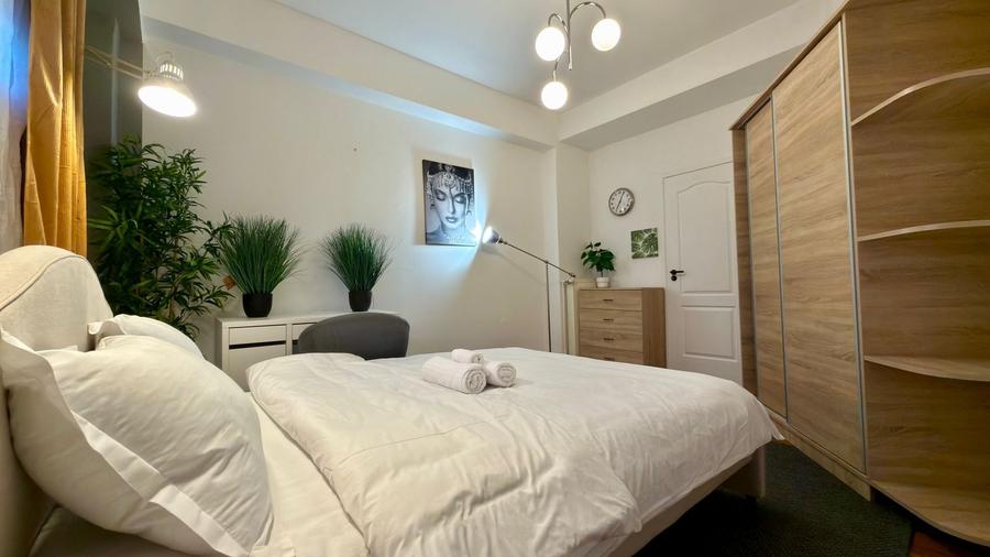 Apartament cu 4 camere decomandat, mobilat în Universitate