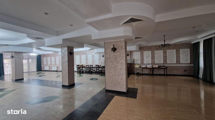 Spațiu comercial, de 800 mp, în Rovine