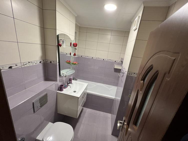 Apartament cu 3 camere decomandat în Sud