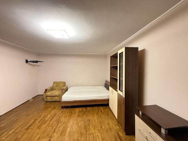 Garsonieră decomandată, mobilată în P-ța Alba Iulia
