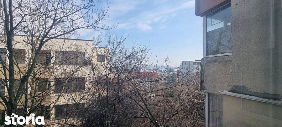 Apartament cu 3 camere în Mărășești