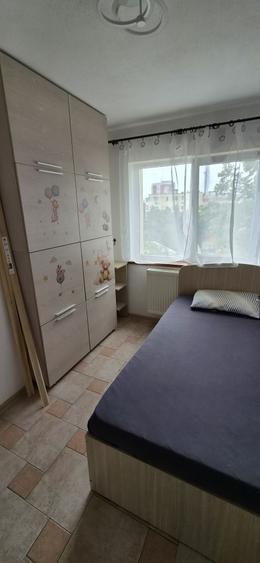 Apartament cu 3 camere semidecomandat în Crâng