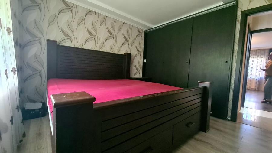 Apartament cu 3 camere decomandat în Răcădău