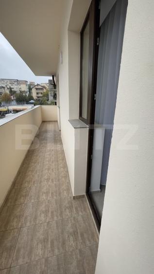 Apartament cu 3 camere semidecomandat, mobilat în Central