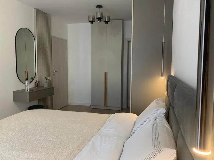Apartament cu 3 camere semidecomandat, mobilat în Drumul Taberei